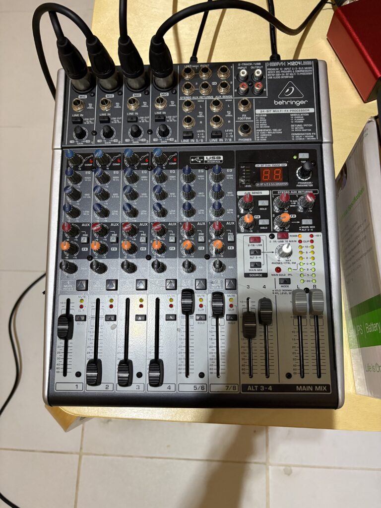 Behringer Mixer